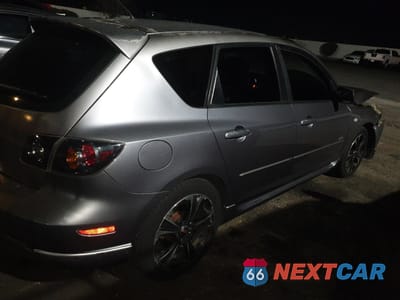 Trzecie zdjęcie samochodu z tyłu: 2005 MAZDA 3 HATCHBACK VIN:JM1BK143951276677 - miniatura