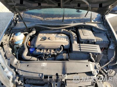 Zdjęcie 11 z 12 samochodu: 2010 VOLKSWAGEN GTI VIN:WVWHD7AJ6AW429259 - miniatura