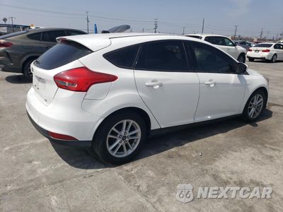 Trzecie zdjęcie samochodu z tyłu: 2018 FORD FOCUS SE VIN:1FADP3K29JL287647 - miniatura