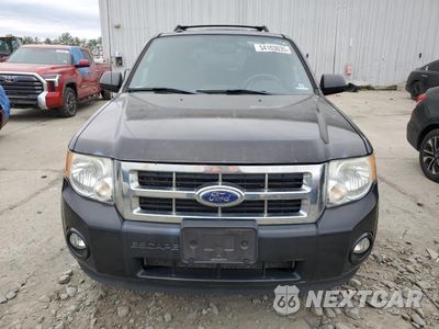 Piąte zdjęcie samochodu w środku: 2011 FORD ESCAPE XLT VIN:1FMCU0D77BKA78173 - miniatura