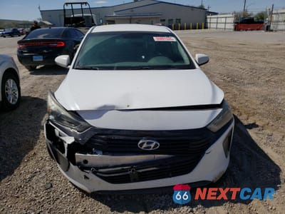 Piąte zdjęcie samochodu w środku: 2019 HYUNDAI IONIQ BLUE VIN:KMHC65LC1KU140161 - miniatura