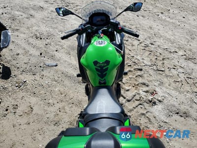 Zdjęcie 6 z 10 samochodu: 2022 KAWASAKI EX650 N VIN:ML5EXEN11NDA49477 - miniatura