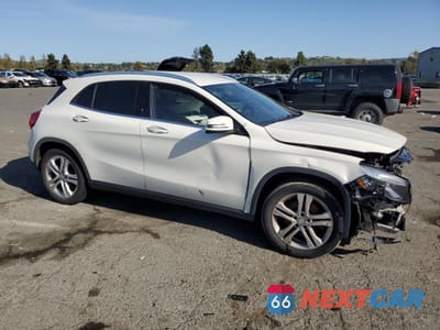 Czwarte zdjęcie samochodu z boku: 2016 MERCEDES-BENZ GLA 250 VIN:WDCTG4EB0GJ208338 - miniatura