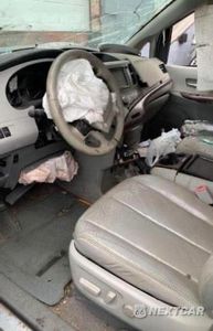 Piąte zdjęcie samochodu w środku: 2011 TOYOTA SIENNA XLE VIN:5TDYK3DC7BS072252 - miniatura