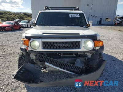 Piąte zdjęcie samochodu w środku: 2010 TOYOTA FJ CRUISER VIN:JTEBU4BF2AK071353 - miniatura