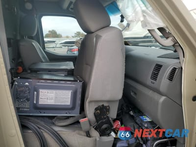 Piąte zdjęcie samochodu w środku: 2014 NISSAN NV 2500 VIN:1N6AF0LY5EN104091 - miniatura