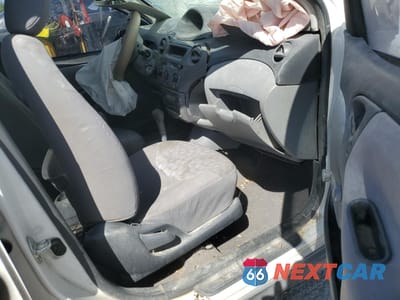 Zdjęcie 8 z 13 samochodu: 2002 TOYOTA ECHO VIN:JTDBT123525023602 - miniatura