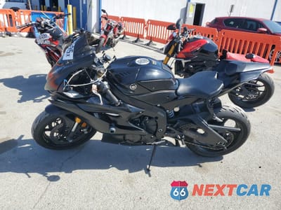 Trzecie zdjęcie samochodu z tyłu: 2017 YAMAHA YZFR6 C VIN:JYARJ28Y4HA000739 - miniatura