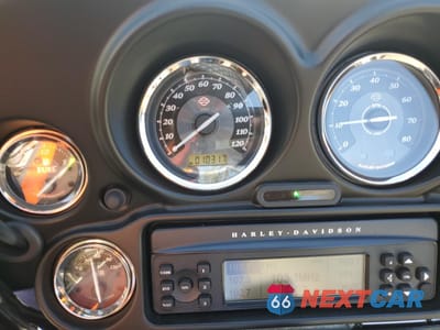 Zdjęcie 7 z 9 samochodu: 2010 HARLEY-DAVIDSON FLHTK VIN:1HD1KEM14AB635113 - miniatura