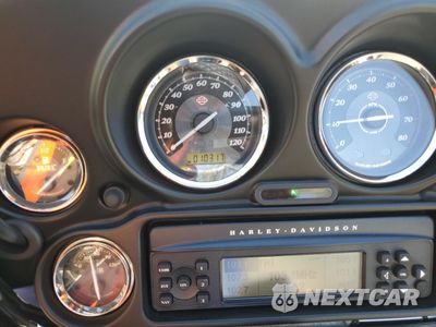 Zdjęcie 7 z 9 samochodu: 2010 HARLEY-DAVIDSON FLHTK VIN:1HD1KEM14AB635113 - miniatura