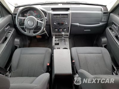 Zdjęcie 8 z 13 samochodu: 2011 JEEP LIBERTY SPORT VIN:1J4PN2GK4BW593018 - miniatura
