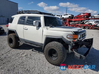 Czwarte zdjęcie samochodu z boku: 2010 TOYOTA FJ CRUISER VIN:JTEBU4BF2AK071353 - miniatura