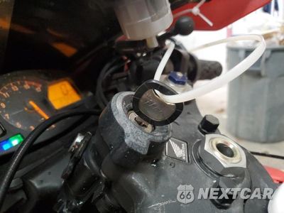 Zdjęcie 8 z 9 samochodu: 2007 HONDA CBR600 RR VIN:JH2PC40037M006107 - miniatura