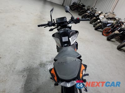 Zdjęcie 6 z 8 samochodu: 2021 KTM 390 DUKE VIN:MD2JPJ407MC256912 - miniatura