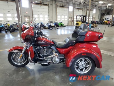 Trzecie zdjęcie samochodu z tyłu: 2018 HARLEY-DAVIDSON FLHTCUTG TRI GLIDE ULTRA VIN:1HD1MAD18JB860010 - miniatura