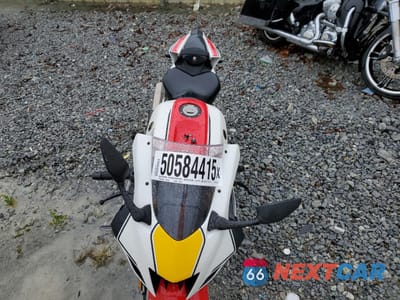 Piąte zdjęcie samochodu w środku: 2022 YAMAHA YZFR7 VIN:JYARM38E1NA003757 - miniatura