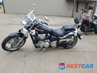 Trzecie zdjęcie samochodu z tyłu: 2009 YAMAHA XV1900 CU VIN:JYAVP27E79A007495 - miniatura