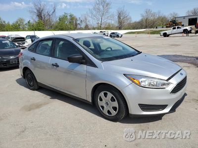 Czwarte zdjęcie samochodu z boku: 2018 FORD FOCUS S VIN:1FADP3E27JL276416 - miniatura