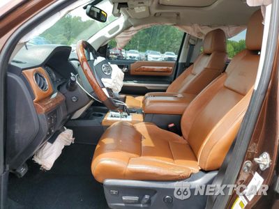 Zdjęcie 7 z 12 samochodu: 2016 TOYOTA TUNDRA CREWMAX 1794 VIN:5TFAW5F11GX518698 - miniatura