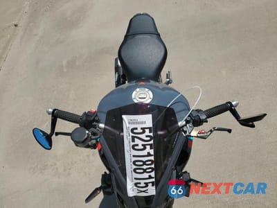 Piąte zdjęcie samochodu w środku: 2021 YAMAHA MT09 VIN:JYARN71E0MA000782 - miniatura