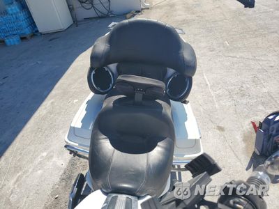 Piąte zdjęcie samochodu w środku: 2008 HARLEY-DAVIDSON FLHTCUI VIN:1HD1FC41X8Y684574 - miniatura