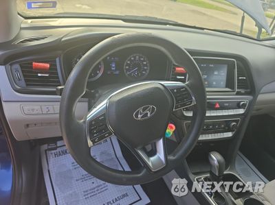 Zdjęcie 8 z 11 samochodu: 2018 HYUNDAI SONATA SE VIN:5NPE24AF3JH625250 - miniatura