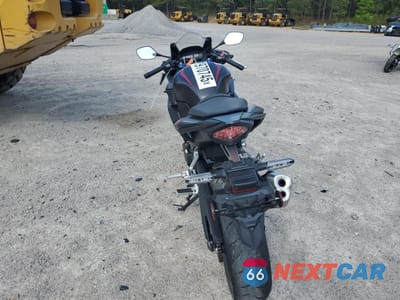 Czwarte zdjęcie samochodu z boku: 2021 HONDA CBR500 RA VIN:MLHPC6252M5201518 - miniatura