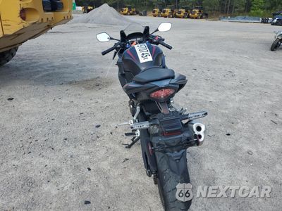 Czwarte zdjęcie samochodu z boku: 2021 HONDA CBR500 RA VIN:MLHPC6252M5201518 - miniatura