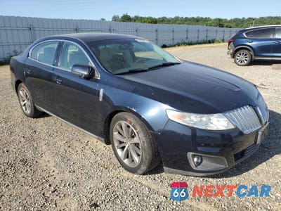 Czwarte zdjęcie samochodu z boku: 2009 LINCOLN MKS VIN:1LNHM94R89G607283 - miniatura