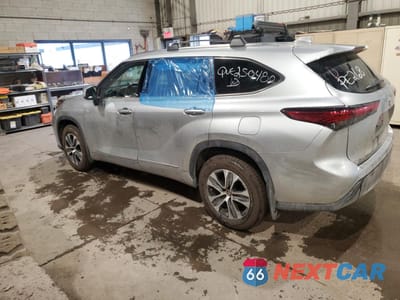 Drugie zdjęcie samochodu z przodu: 2021 TOYOTA HIGHLANDER XLE VIN:5TDGZRBH3MS069554 - miniatura