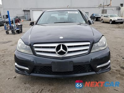 Piąte zdjęcie samochodu w środku: 2012 MERCEDES-BENZ C 300 4MATIC VIN:WDDGF8BB1CR197616 - miniatura