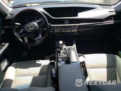 Zdjęcie 8 z 12 samochodu: 2018 LEXUS ES 300H VIN:JTHBW1GG9J2171088 - miniatura