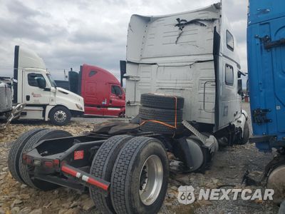Czwarte zdjęcie samochodu z boku: 2020 VOLVO VNL SEMI TRUCK VIN:4V4NC9EH9LN232754 - miniatura
