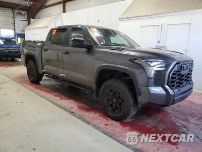 Czwarte zdjęcie samochodu z boku: 2024 TOYOTA TUNDRA TRD PRO HV VIN:5TFPC5DB0RX054157 - miniatura