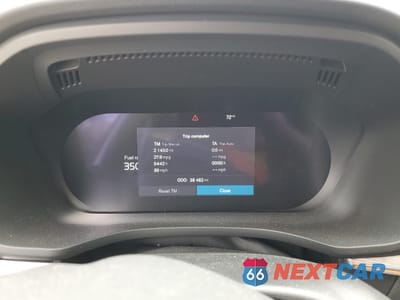 Zdjęcie 9 z 13 samochodu: 2023 VOLVO XC60 PLUS VIN:YV4L12RN6P1205313 - miniatura