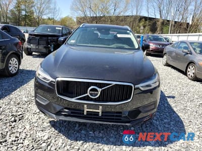 Piąte zdjęcie samochodu w środku: 2018 VOLVO XC60 T6 MOMENTUM VIN:YV4A22RK9J1034154 - miniatura