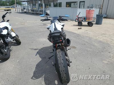 Czwarte zdjęcie samochodu z boku: 2021 KTM 890 DUKE R VIN:VBKTU9408MM810926 - miniatura