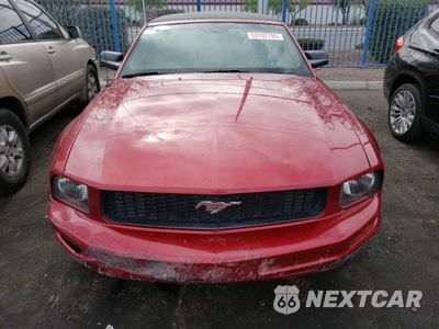 Piąte zdjęcie samochodu w środku: 2006 FORD MUSTANG VIN:1ZVFT84N365149503 - miniatura