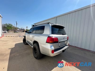 Trzecie zdjęcie samochodu z tyłu: 2011 LEXUS LX 570 VIN:JTJHY7AXXB4076317 - miniatura