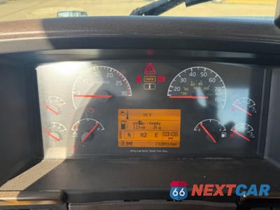 Drugie zdjęcie samochodu z przodu: 2016 VOLVO VN VNL VIN:4V4NC9EH8GN921240 - miniatura