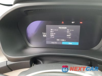 Zdjęcie 9 z 13 samochodu: 2023 VOLVO XC40 PLUS VIN:YV4L12UN0P2104186 - miniatura