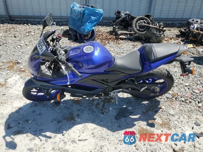 Trzecie zdjęcie samochodu z tyłu: 2023 YAMAHA YZFR3 A VIN:MH3RH18Y5PK013651 - miniatura