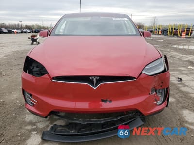 Piąte zdjęcie samochodu w środku: 2018 TESLA MODEL X VIN:5YJXCAE21JF142026 - miniatura
