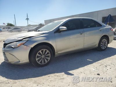 2015 TOYOTA CAMRY LE 4T1BF1FK2FU107067 - główne zdjęcie licytacji z USA - miniatura