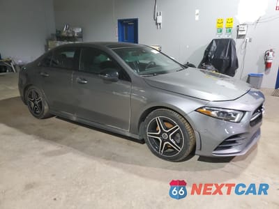 Czwarte zdjęcie samochodu z boku: 2022 MERCEDES-BENZ A 220 4MATIC VIN:W1K3G4FB5NJ375981 - miniatura