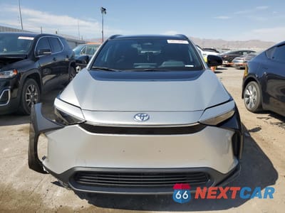 Piąte zdjęcie samochodu w środku: 2024 TOYOTA BZ4X XLE VIN:JTMABACASRA056625 - miniatura
