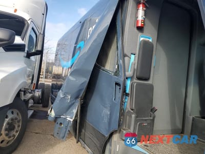 Zdjęcie 11 z 13 samochodu: 2023 RIVIAN EDV 700 VIN:7FCEHEB77PN005368 - miniatura