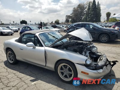 Czwarte zdjęcie samochodu z boku: 1999 MAZDA MX-5 MIATA VIN:JM1NB3535X0123761 - miniatura