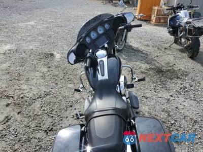 Zdjęcie 6 z 9 samochodu: 2018 HARLEY-DAVIDSON FLHX STREET GLIDE VIN:1HD1KBC16JB675077 - miniatura