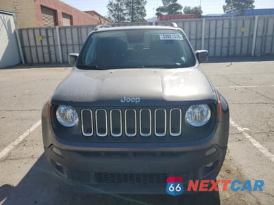 Piąte zdjęcie samochodu w środku: 2018 JEEP RENEGADE LATITUDE VIN:ZACCJBBB0JPJ53202 - miniatura